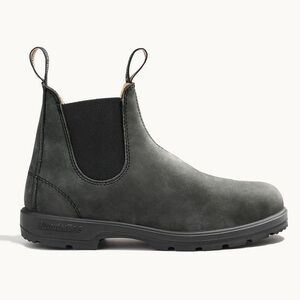 NWOB Blundstone Women’s Classics Chelsea Boots #587 in Rustic Black